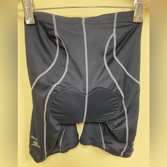 SUGOI PADDED CYCLING SHORT FOR WOMEN. - Picture 3 of 5